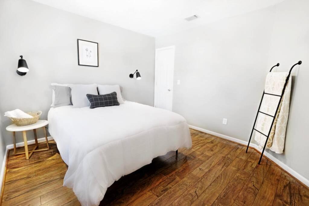 The Cozy Hearth Escape Here Martinez Exterior photo